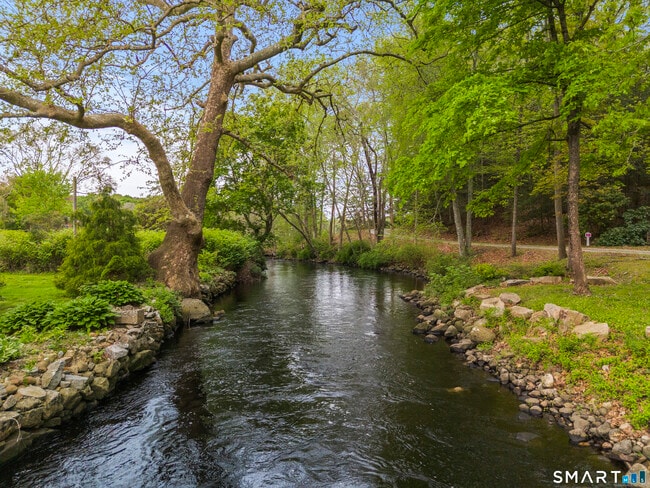 Building Photo - 33 Main St