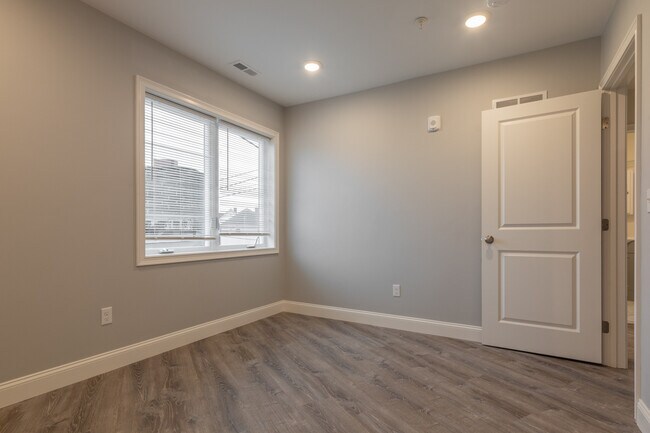 Building Photo - 219 Waterman St