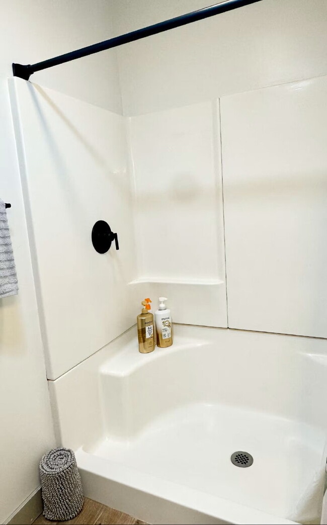 Building Photo - Fully Furnished, Turn Key North Clairemont | Vaulted Ceilings & Private Patio