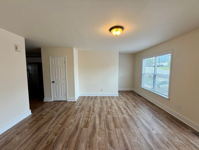 Building Photo - 1457 Avon St