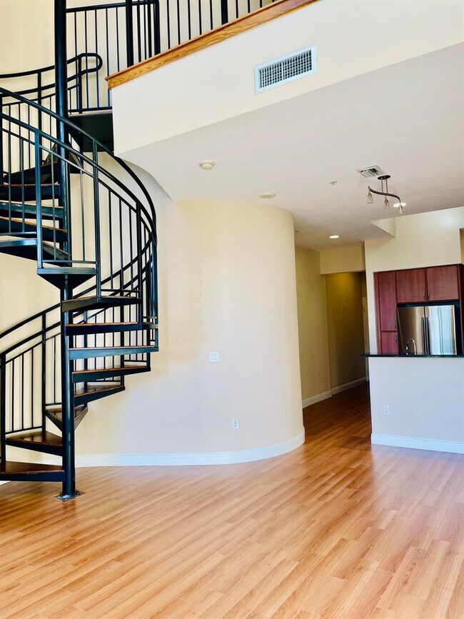 Building Photo - 801 S Olive Ave