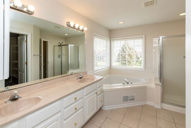 Building Photo - Lakes at Hazel Dell 4 Bedroom