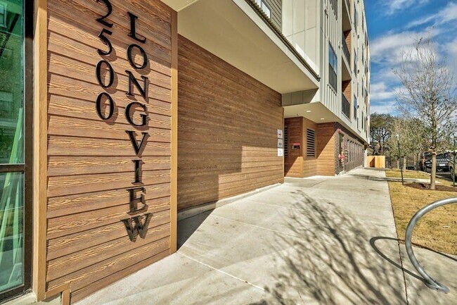 Building Photo - 2500 Longview St