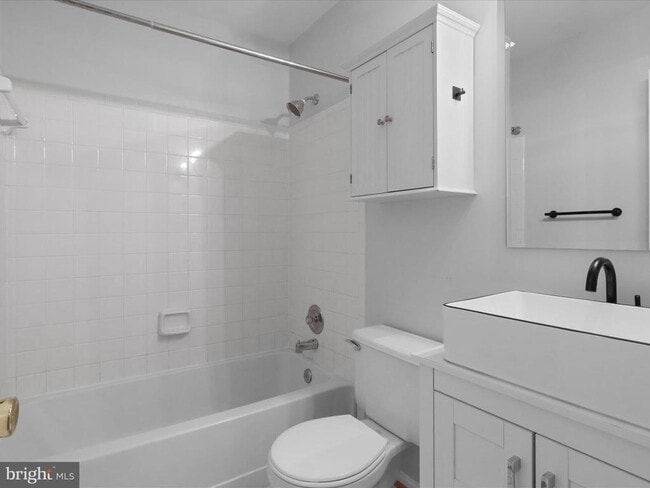Building Photo - 40 Carriage House Cir