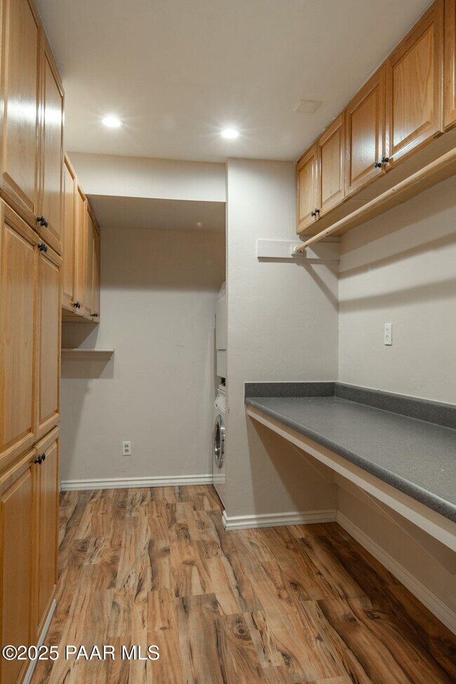 Building Photo - 847 Clubhouse Dr