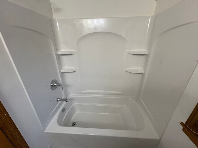 Building Photo - Newly remodeled single family with lots of space!!