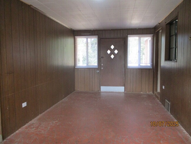 Building Photo - 3823 N Sharon Amity Rd