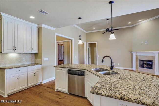 Building Photo - 3 Bed/2 Bath Home in North Place Reserves in Madison