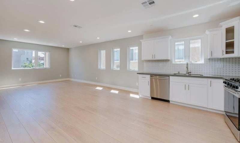 Building Photo - 429 1/2 Heliotrope Dr