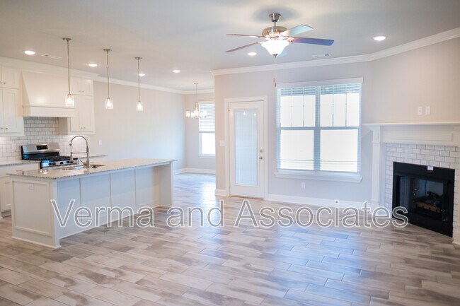 Building Photo - 940 E Skyline Lp