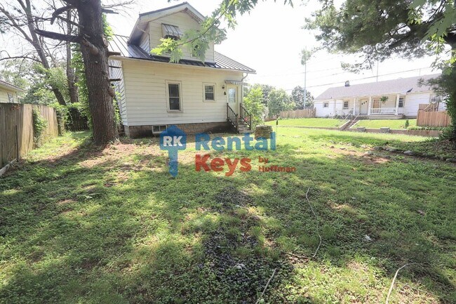 Building Photo - 2600 N Heidelbach Ave