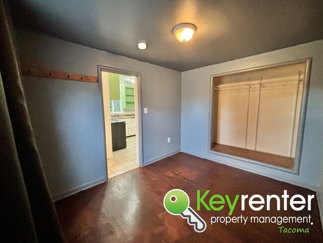 Building Photo - Charming 3 Bedroom Home for Rent in South ...