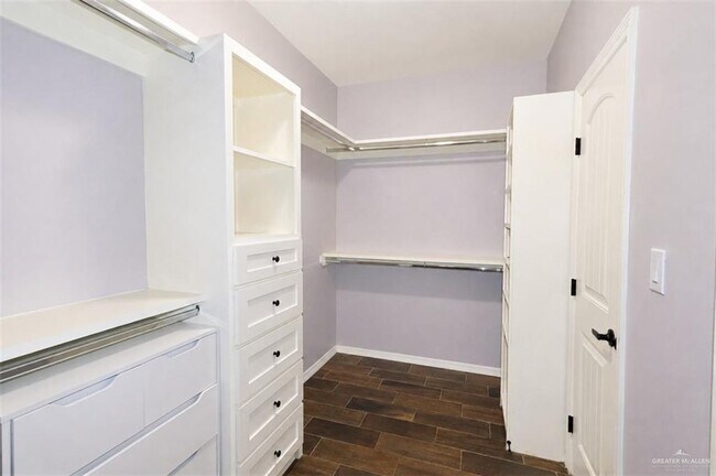 Building Photo - 5305 Ginko Dr