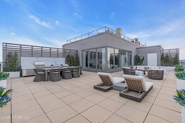 Building Photo - 1101 Ocean Ave N