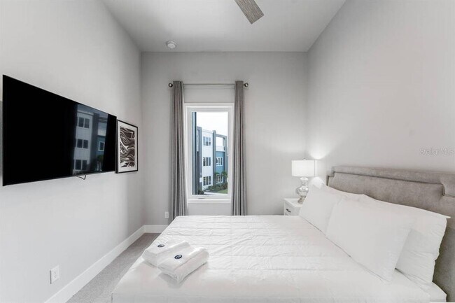 Building Photo - 7760 Sandy Ridge Dr