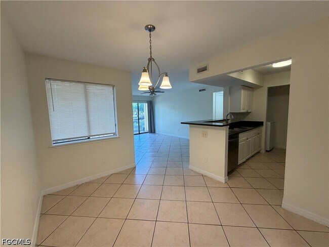 Building Photo - 2885 Winkler Ave