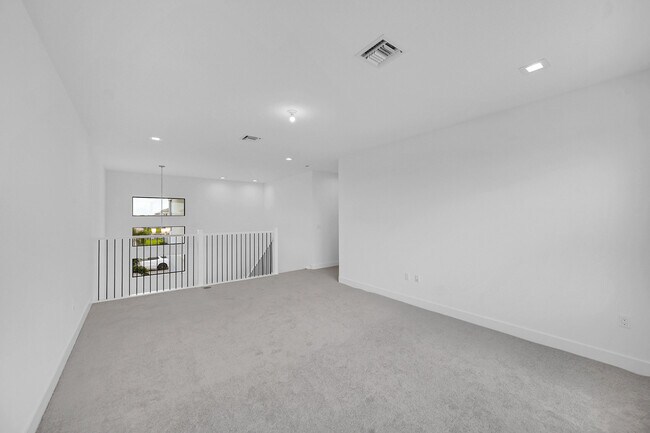Building Photo - 10040 Stockrun Dr