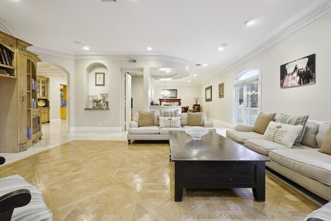 Building Photo - 5344 Leghorn Ave