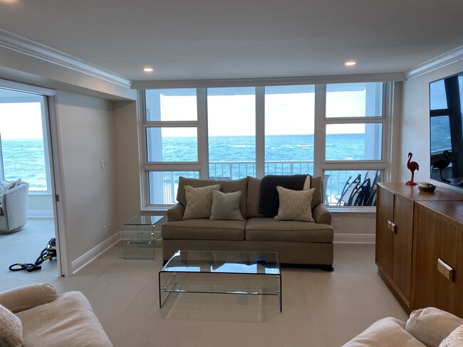 Family room - 1620 S Ocean Blvd