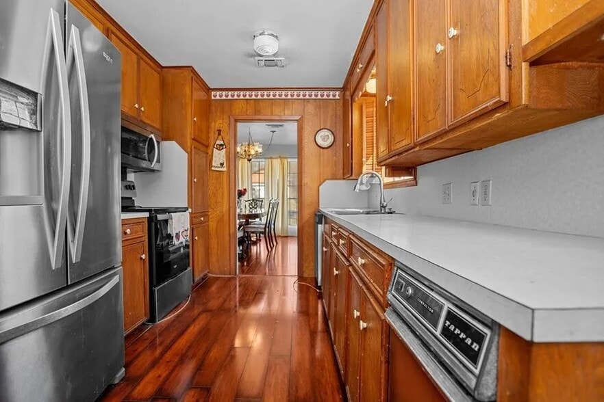 Building Photo - 1310 Spring Valley Dr
