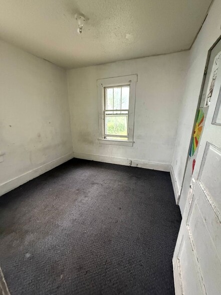 Building Photo - 1303 E Whitmer St