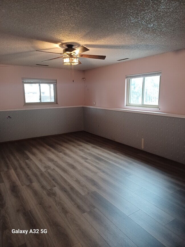Building Photo - 7649 Safari Cir