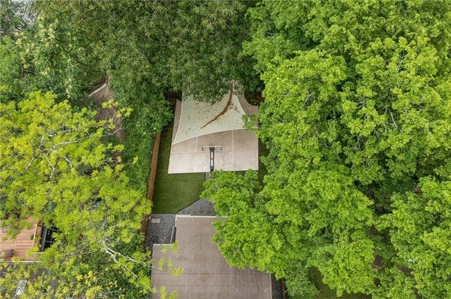 Building Photo - 843 Monroe Dr NE