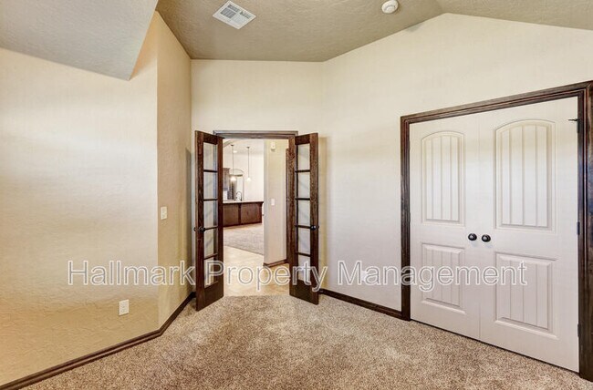 Building Photo - 508 Whispering Oaks Blvd