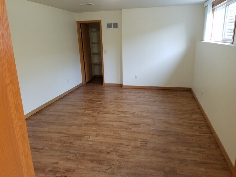 Building Photo - 3290 Windland Dr