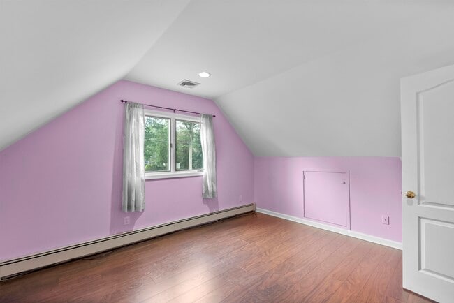 Building Photo - 926 Norgate Dr