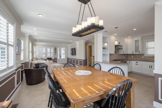 Building Photo - 7611 Ventnor Ave