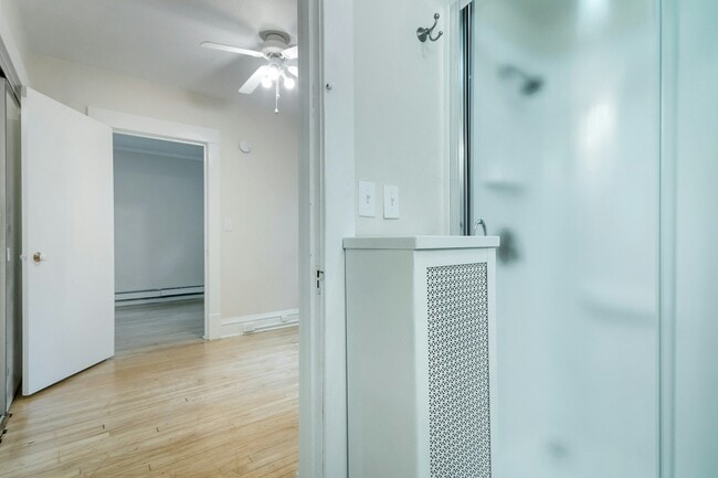 Building Photo - 2446 E Johnson St