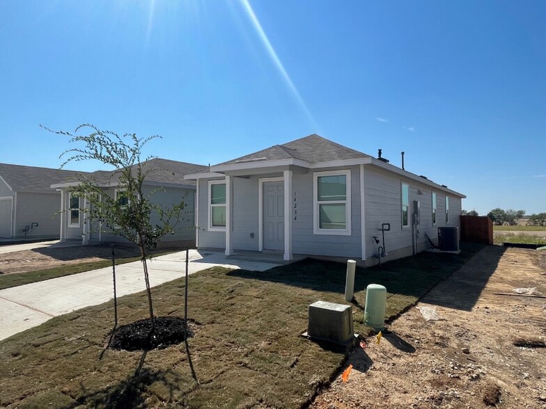 Building Photo - 14234 Llama Pl