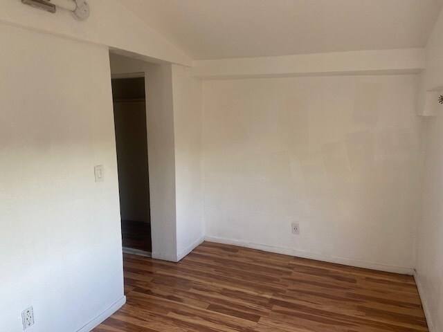 Building Photo - 1492 W 27th St