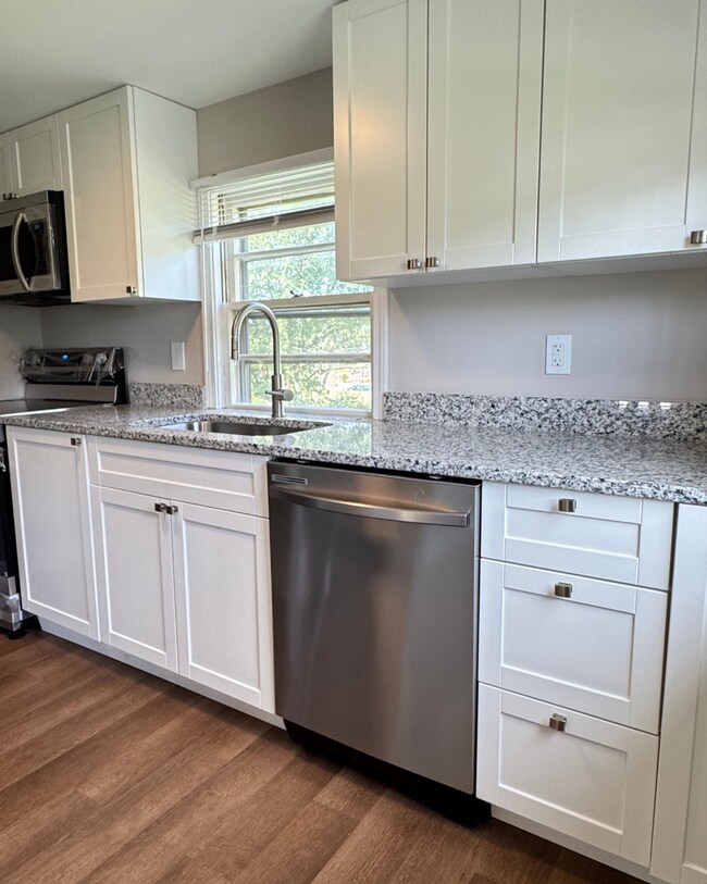 Building Photo - 2 Bed 2 Bath House on Easley Avenue