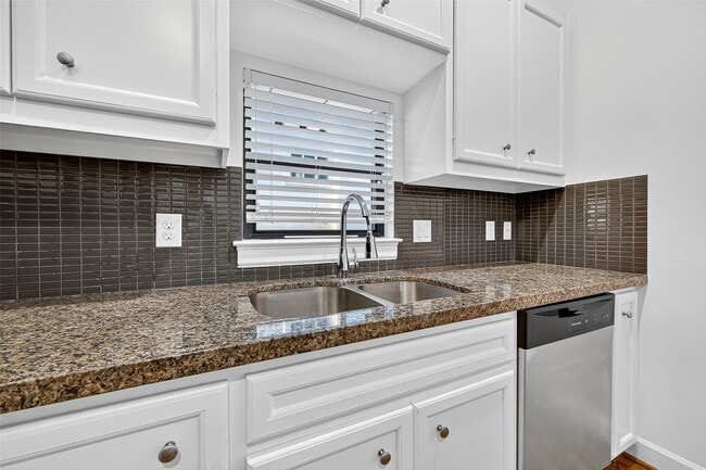 Building Photo - 2710 Hullsmith Dr