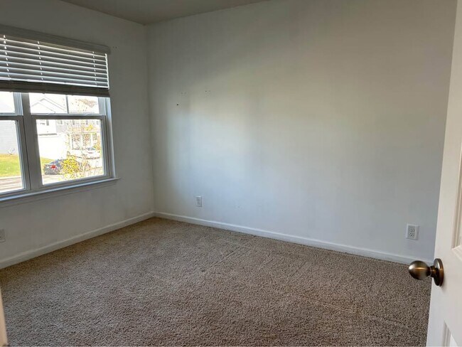 Building Photo - 1610 River Poppy Road