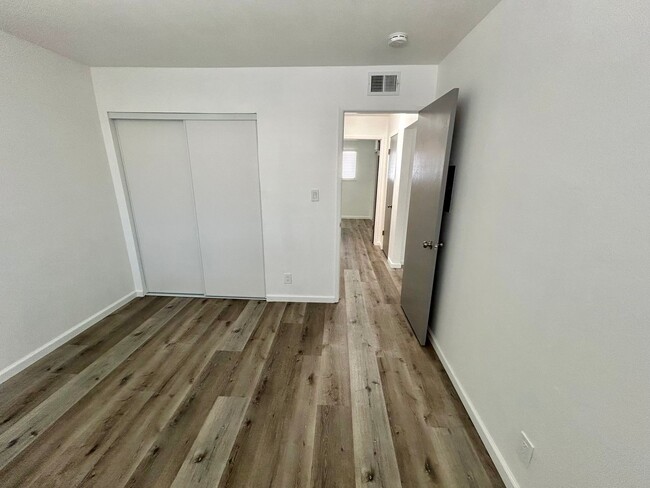 Building Photo - Updated Laguna Vista Condo!