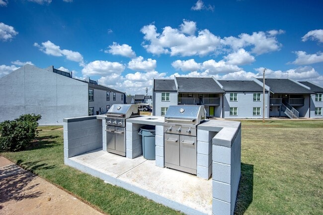 Building Photo - * $300 off April & May Rent *