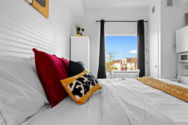 Building Photo - 8303 Palm Pkwy