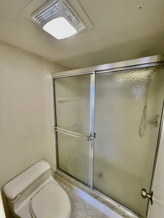 Building Photo - 12498 Riverside Dr