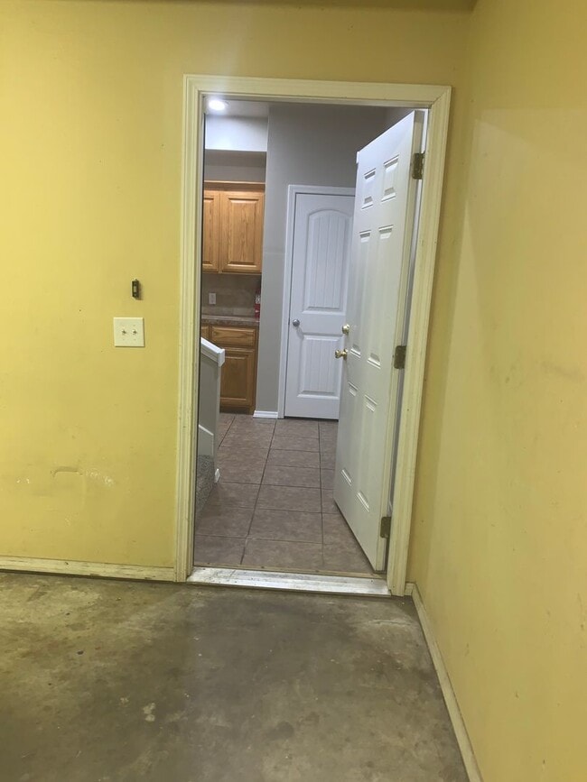Building Photo - Spacious 3-Bed, 2.5-Bath Fourplex with Gar...