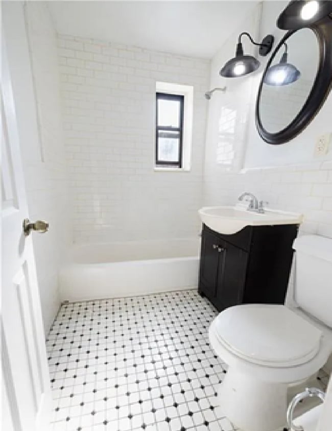 Building Photo - Spacious 1 bedroom apartment For Rent