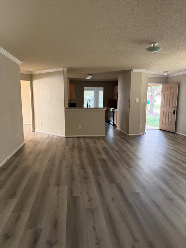 Building Photo - 3411 Apple Dale Dr