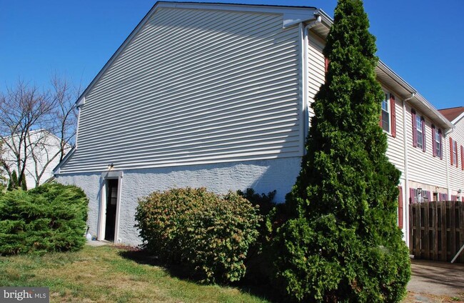 Building Photo - 49 Ivy Ct