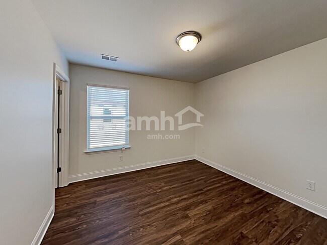 Building Photo - 7049 Creeksong Dr