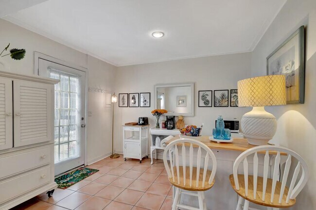 Building Photo - 2800 Broadway