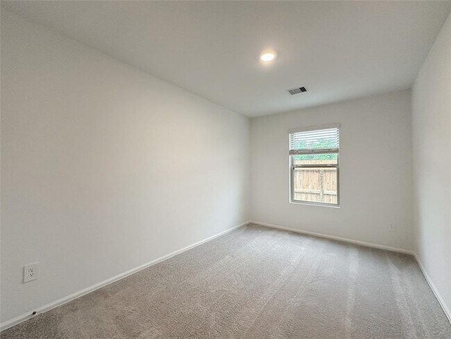 Building Photo - 1515 Las Cuevas Dr