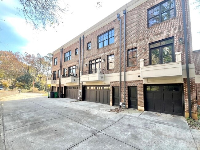 Building Photo - 614 West Blvd