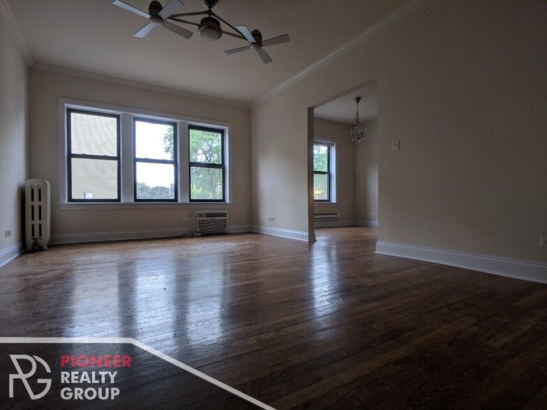 Building Photo - 736 W Addison St